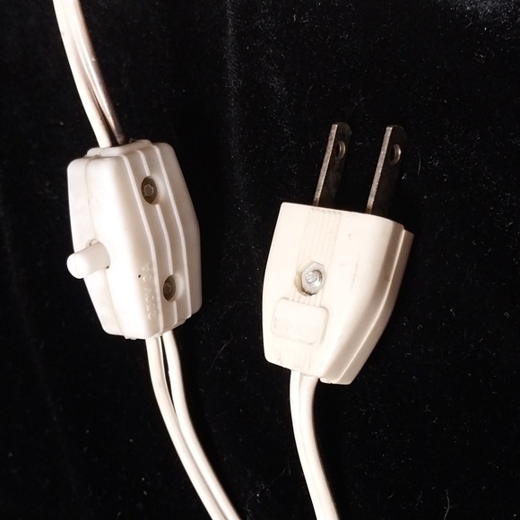 Bordeaux Lady in Waiting Porcelain Night Light Excellent New Like Condition. - Picture 8 of 9